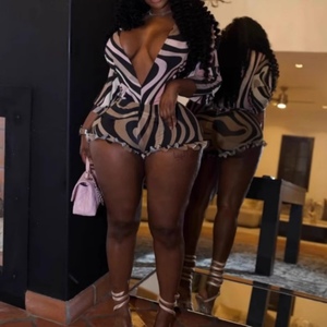 ชุดเซ็ต 2 ชิ้น เสื้อแขนยาวคอวีเซ็กซี่แบบใหม่ กางเกงขาสั้นระบาย แฟชั่นสำหรับผู้หญิง - Product Image 2