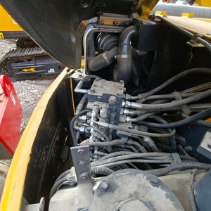 Excavatrice compacte Komatsu de 7 tonnes, d'occasion, faible nombre d'heures de fonctionnement, modèle PC78US, adaptée aux petits projets de construction - Product Image 6