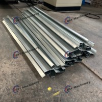Machine de formage à froid de rayonnages métalliques sur mesure pour entrepôt, à commande PLC haute vitesse et découpe hydraulique