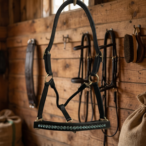 Harnais de cheval en cuir de qualité supérieure avec embout de nez rembourré en cristal |   Collier de tête équestre de luxe réglable |   Matériel équestre en laiton - Product Image 3