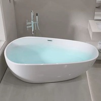 Baignoire autoportante en acrylique ovale blanche pour hôtels, maisons d'hôtes et petits appartements