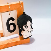 Porte-clés en peluche personnalisé en gros, poupée en peluche personnage fille avec badge en peluche, pendentif, usine OEM, livraison rapide