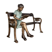 Statue en bronze sur mesure grandeur nature d'un garçon et d'une fille assis sur un banc en train de lire un livre