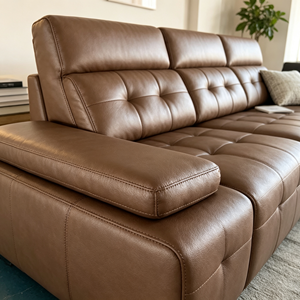 Sofá Seccional Moderno de Cuero PU Color Bronceado con Brazos Cuadrados y Diseño Acolchado para Sala de Estar - Product Image 2