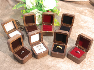 Nhà Tự Nhiên Sinh Thái Thân Thiện Với Vuông Engagement <span class=keywords><strong>Ring</strong></span> <span class=keywords><strong>Box</strong></span> Mini Đen Óc Chó Gỗ Đồ Trang Sức Quà Tặng Hộp Nhẫn Cho Đám Cưới Kim Cương - Product Image 6