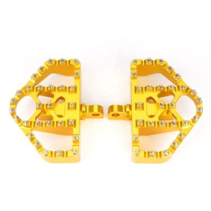 Clavijas de pie ancho Goldfire CNC, rotación de 360 grados, estilo MX <span class=keywords><strong>Chopper</strong></span> Bobber para Harley Dyna Sportster Fatboy Iron <span class=keywords><strong>883</strong></span> - Product Image 1