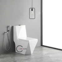 Vente en gros Nouvelle conception de toilettes en céramique monobloc pour salle de bain, articles sanitaires en porcelaine, cuvette de toilettes à chasse d'eau, toilettes de luxe