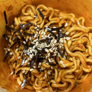 บะ<span class=keywords><strong>หมี่</strong></span>กึ่งสำเร็จรูปรสไก่เผ็ด<span class=keywords><strong>กรอบ</strong></span> แบบถ้วยพกพาสะดวกสำหรับการเดินทางและของว่างยามดึก - Product Image 5