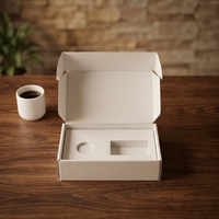 Boîtes d'expédition en carton ondulé blanc écologiques et dégradable de luxe avec options d'impression personnalisée et de gaufrage