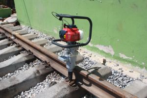 नया टिगोंग स्टेनलेस स्टील रेलवे रखरखाव उपकरण पोर्टेबल रेल बोल्ट रिंच स्क्रू प्रभाव - Product Image 3