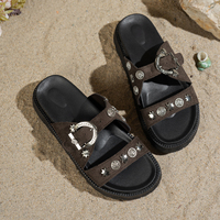 Sandales plates d'été confortables et imperméables avec boucle métallique à rivets pour femmes |   Vente en gros d'usine OEM, personnalisable, meilleure qualité