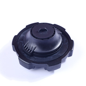 Bouchon de réservoir de carburant Mercedes-Benz 4143 2645 plastique noir pour camion moyen tonnage AROCS - Product Image 2
