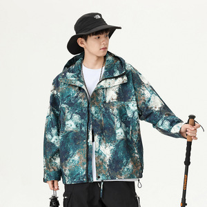 2025 nueva chaqueta universitaria de camuflaje para hombres jóvenes chaqueta con capucha para exteriores impermeable y resistente al viento chaqueta informal de tormenta - Product Image 4