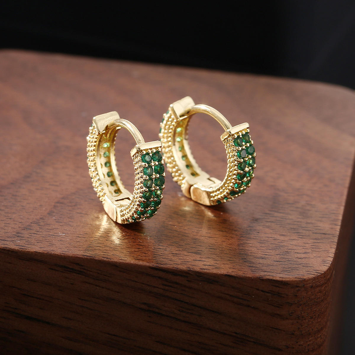 สีเขียว