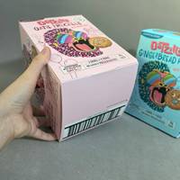 Présentoir en carton imprimé couleur pour snacks pop au détail Boîte d'affichage en papier personnalisée pour bars avec spot uv