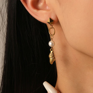 Pendientes Colgantes de Moda en Acero Inoxidable 316L con Baño de Oro PVD de 14k y 18k, Diseño Asimétrico de Concha y Perla, Joyería para Mujer - Product Image 2