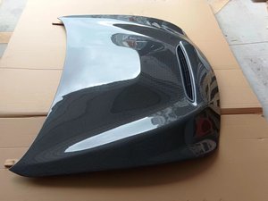 Capó de Fibra de Carbono Estilo GTS de Alta Calidad, Apto para Infiniti G37 Sedán, Capó de Panal con Ajuste Perfecto - Product Image 2