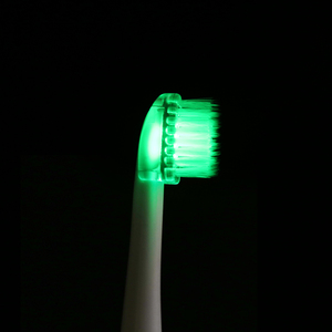 Cepillo de Dientes para Niños con Luz Verde que Ilumina las Áreas Ciegas Orales, Limpieza Profunda de los Dientes, Cepillo de Dientes Divertido para Niños - Product Image 2