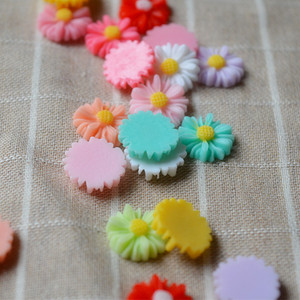 Coloré mignon 13Mm tournesol forme pendentif breloques pour bricolage accessoires de téléphone portable prise de poussière faisant - Product Image 3