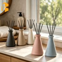 FUBEI LIVING Vente en gros Bouteille diffuseur en céramique conique mate personnalisée 200ml avec bâtonnets diffuseurs pour huiles parfumées et aromathérapie