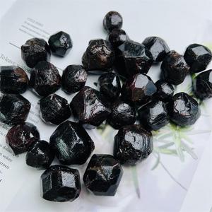 <span class=keywords><strong>Pietra</strong></span> di <span class=keywords><strong>granato</strong></span> grezzo rotondo naturale all'ingrosso <span class=keywords><strong>pietra</strong></span> <span class=keywords><strong>grezza</strong></span> di cristallo di <span class=keywords><strong>granato</strong></span> per la decorazione - Product Image 5
