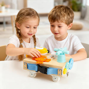 Pannello di Attività in Legno Ecologico a Tema Auto per Bambini da 2 a 4 Anni, con Ingranaggi e Leve, per lo Sviluppo delle Abilità Motorie Fini - Product Image 3