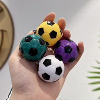 Porte-clés Mini Ballon de Football Européen Simulé, Motif Ballon de Foot, Cadeau Souvenir, Pendentif de Sac à Dos en Plastique Acrylique