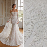 Tissu en tulle doux tricoté, brodé de motifs baroques en relief 3D, motif damassé, feuilles et volutes ornées, pour robe de mariée