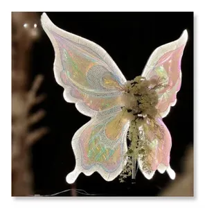 Светящиеся крылья с большой бабочкой