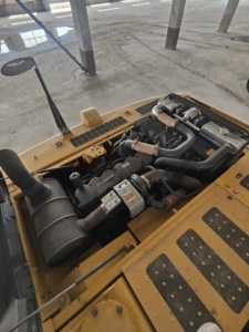 Excavatrice sur chenilles d'occasion PC200, poids opérationnel de 20 tonnes, haute efficacité, composants principaux comprenant le moteur et la boîte de vitesses, en vente - Product Image 6
