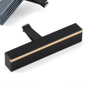 Diffuseur de <span class=keywords><strong>parfum</strong></span> pour voiture en aluminium aéronautique moderne de luxe en petit lot, boîte-cadeau, ensemble de diffuseur d'aromathérapie solide, rafraîchisseur d'air - Product Image 1