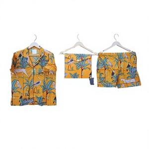 Conjunto de Pijama Corto Floral Indio Romántico, Hecho a Mano, 100% Algodón Puro, Mangas Cortas Suaves, Estampado Floral, Ropa de Dormir Perfecta - Product Image 1