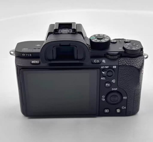 Appareil photo A7S II d'occasion, 95 % neuf, ultra-sensible, ISO 50-409600, image propre et faible bruit, même en conditions de très faible luminosité - Product Image 1