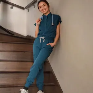 Uniformi di Design Fuyi ospedaliere personalizzate donne Medico scrub uniformi maglie a maniche corte Medicl infermiere Scrubs