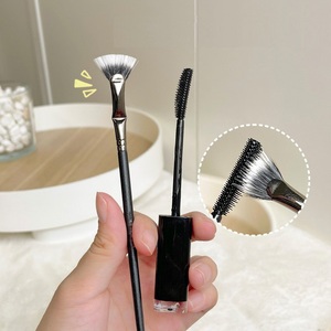 Pennello a ventaglio OEM Mini Angel per la pulizia delle extension ciglia, pennello piatto piegato per mascara e extension ciglia - Product Image 2