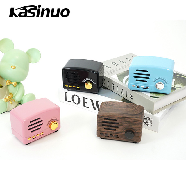 Birthday Gift Colorful Fm Radio Shape Vintage Radio Small USB Charging Portable Outdoor Speaker Hands Mini Smart Mini Speaker