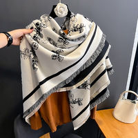 Châle européen coréen haut de gamme pour femmes automne hiver classique noir blanc écharpe de transport polyvalent Simple épaissi Polyester