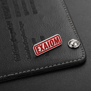 Nuevo diseño de buena calidad, logotipo personal de metal personalizado, pines de letras de esmalte suave plateado en ropa y sombreros - Product Image 6