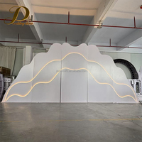 Panneau acrylique PVC multicouche en forme de nuages et de montagnes JINDA Luxury Clouds Mountains Shape, éclairage LED incurvé, toile de fond acrylique pour décoration de mariage