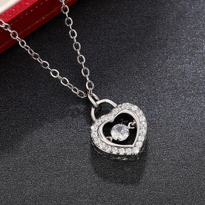 Elegante collana con ciondolo a cuore mobile, catena con charm in pietra scintillante per donna - Product Image 5