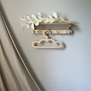 Porte-manteau mural en bois de style nordique INS de qualité supérieure avec crochets antidérapants pour bébé - Product Image 4