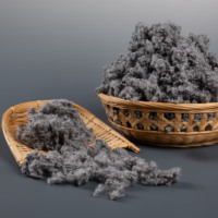 Fibre discontinue noire ignifuge 100 % polyester, matière première solide résistante à la chaleur, pour rembourrage industriel et filage, recyclable