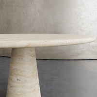 Kumusi table à manger de luxe en travertin de marbre beige finition mate nordique pour le salon et l'extérieur