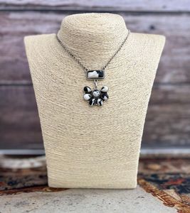 สร้อยคอเงินแท้ชุบทองประดับหินบัฟฟาโลสีขาวแบบฝังขอบ - Product Image 2