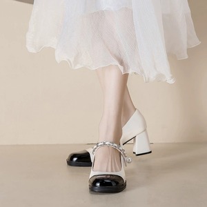 Chaussures Mary Jane vintage bicolores <span class=keywords><strong>en</strong></span> cuir verni pour femme, à talon carré, avec chaîne et perles, idéales pour le bureau ou les soirées habillées - Product Image 4