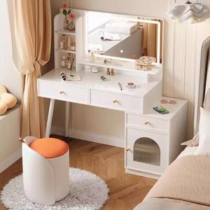 Coiffeuse moderne minimaliste avec miroir et armoire de rangement, blanche, pour chambre à coucher, usage adulte - Product Image 1