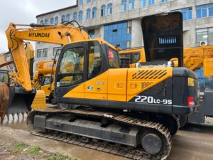 Excavadora Usada Hyundai 220HD 220LC-9S Modelo 2023 con Motor Cummins, Cucharón de 1.2m, Bomba y Rodamientos Originales de Corea en Venta - Product Image 3