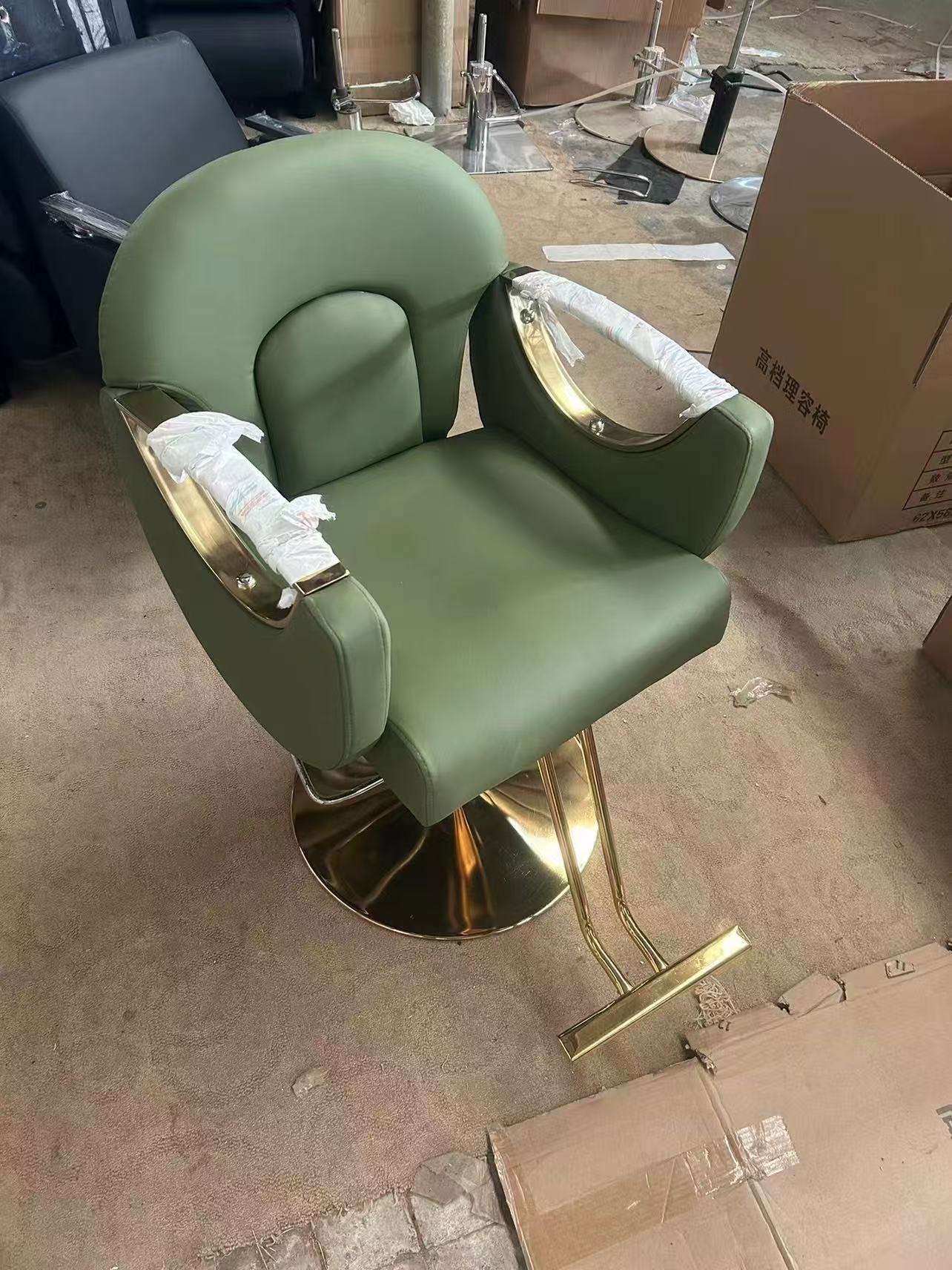 สีเขียวอ่อน