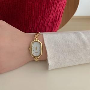 Phụ Nữ Của Thời Trung Cổ Phong Cách Hiện Đại Cổ Điển Vòng Đeo Tay Hình Bầu Dục Quay Số Thạch Anh Xem Quyến Rũ Tốt Đồng Hồ Đeo Tay Phụ Nữ Analog Đồng Hồ - Product Image 1