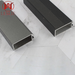 Tringle <span class=keywords><strong>de</strong></span> penderie LESLIE en alliage d'aluminium, cadre carré, épaisseur 0,8 mm, 15x30 mm, horizontale, 3 m <span class=keywords><strong>de</strong></span> long, noire, fixation sur porte - Product Image 5
